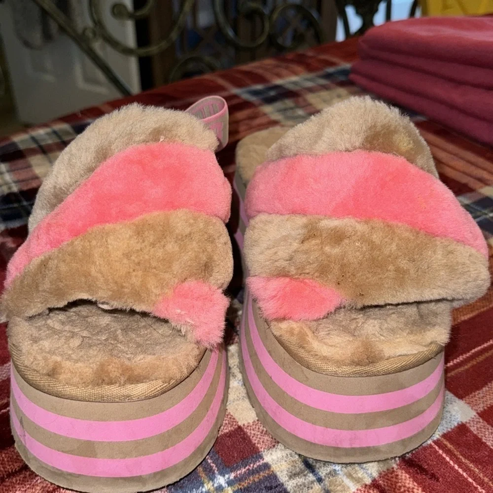 BRAND NEW UGG PLUSH SIZE 8 WOMENS